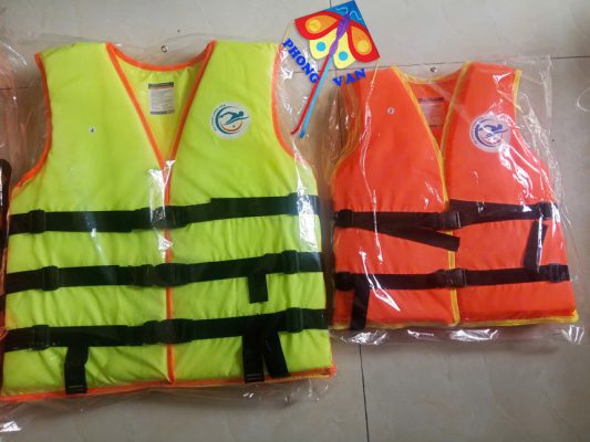 Chuyên cung cấp áo phao bơi cứu hộ đầy đủ các size từ trẻ em cho người lớn với giá sỉ tốt ở TP. Hồ Chí Minh